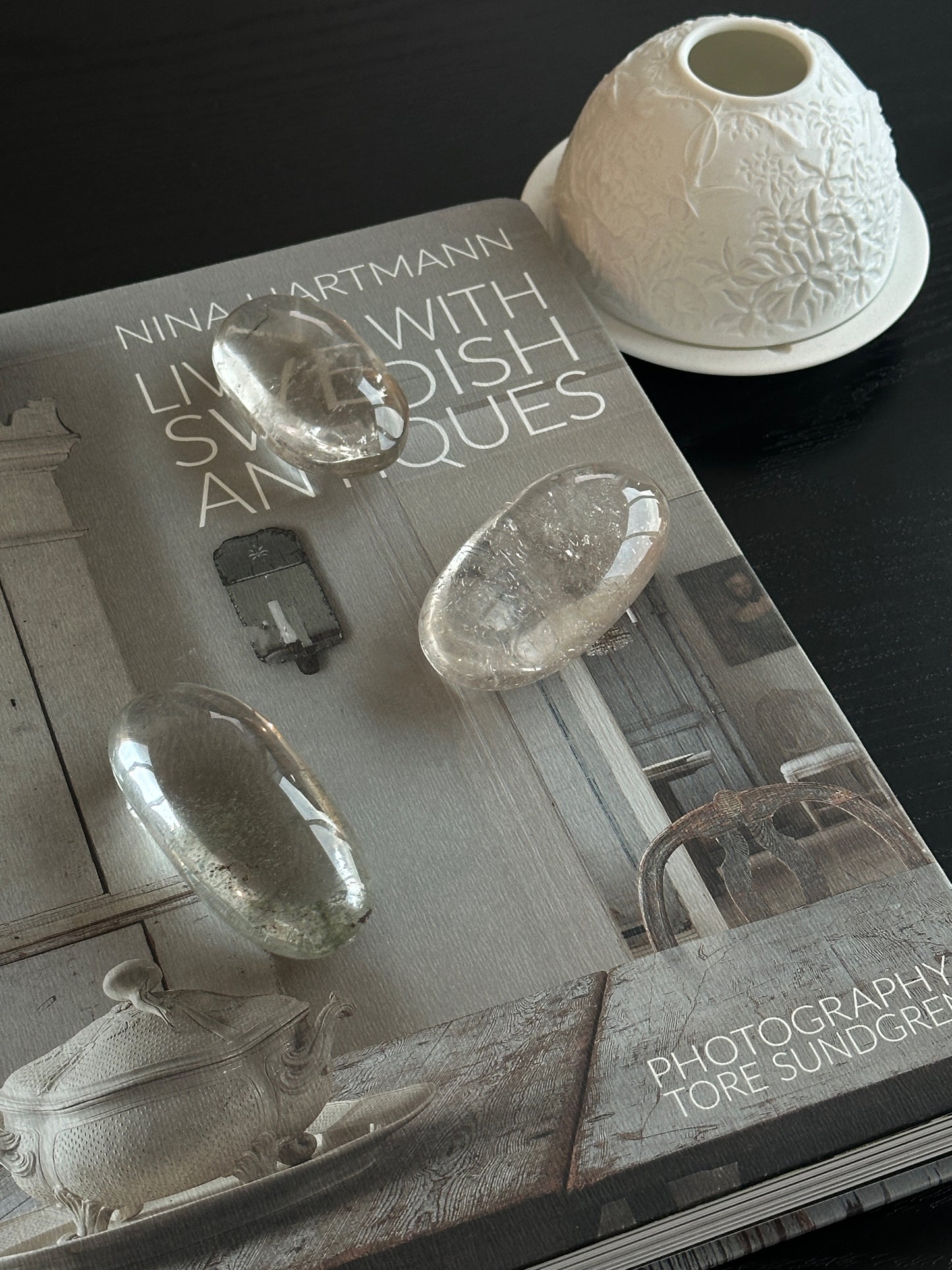 CLEAR QUARTZ PALM STONE