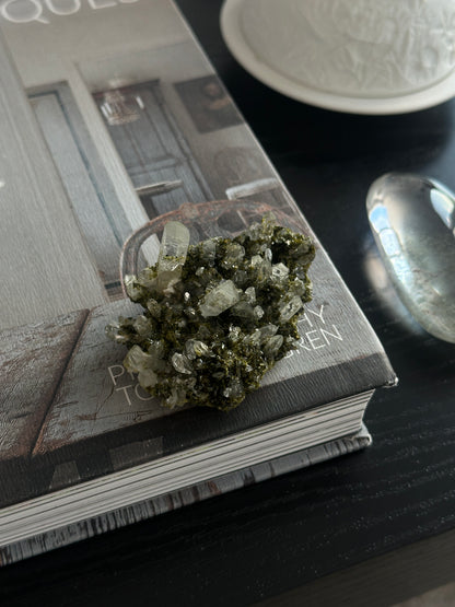 EPIDOTE CLUSTER