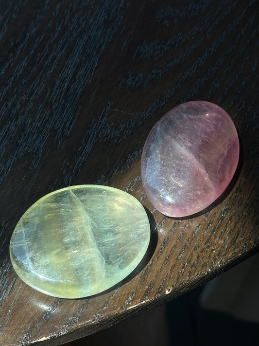 FLUORITE PALM STONE